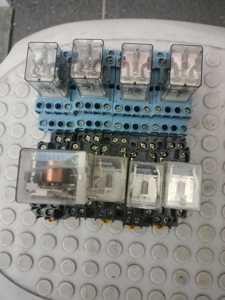 Omron relais 240 volt,finder 24 volt, Ophalen of Verzenden
