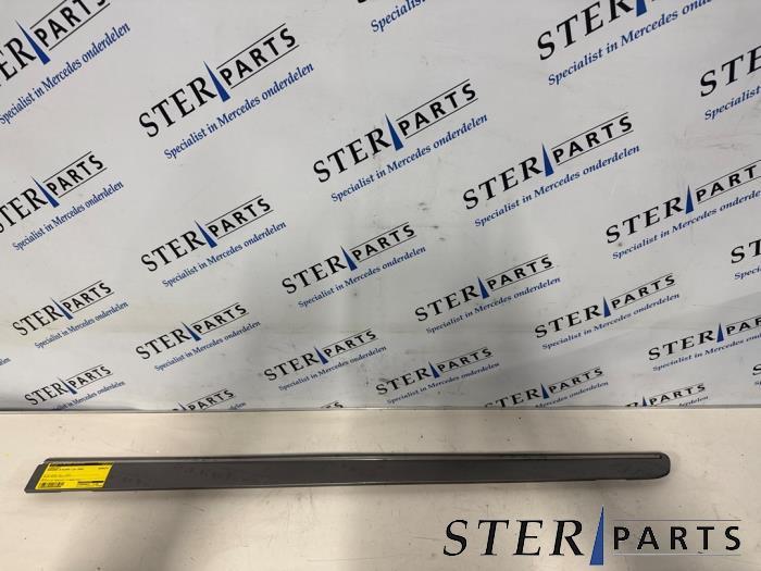 Sierstrip van een Mercedes B-Klasse, Gebruikt, -, Ophalen of Verzenden, -