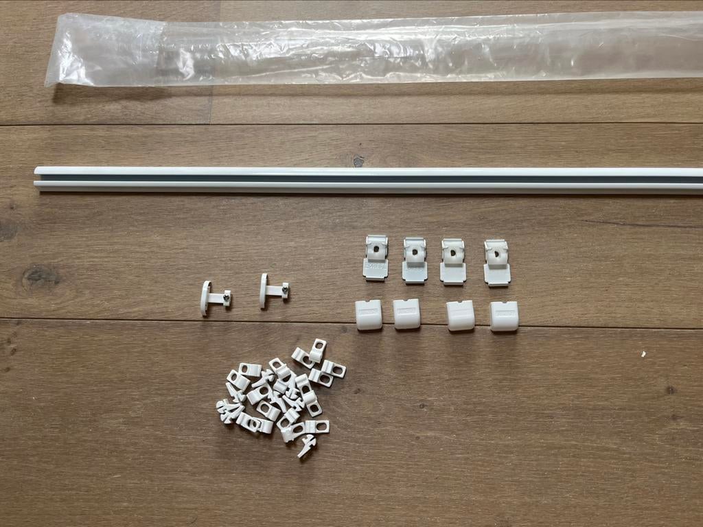 Nieuwe witte gordijnrail 1m50 met toebehoren, Ophalen, Nieuw, Wit