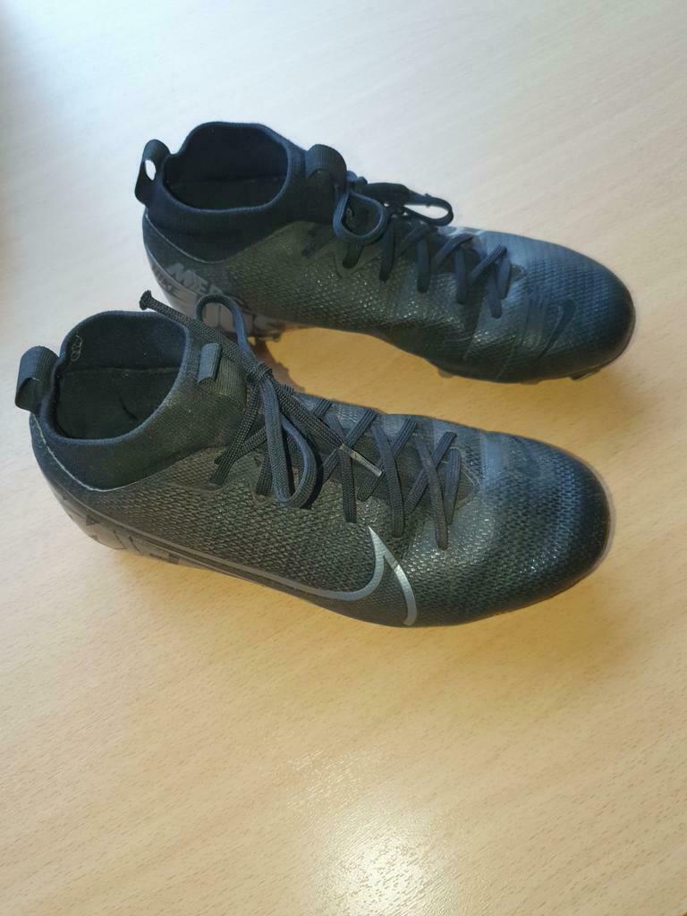 zwarte voetbalschoenen- Nike - maat 36, Garçon ou Fille, Comme neuf, Enlèvement, Autres types