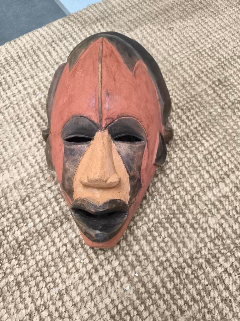 Agbogo masker, Ophalen