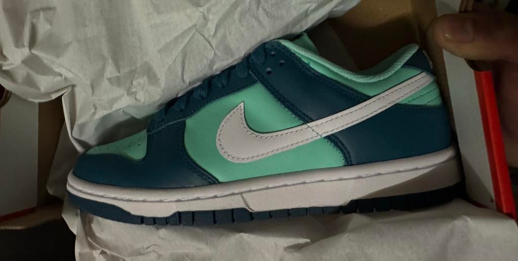 W NIKE DUNK LOW GESEE TEAL NH TE BMEHKLL HISE, Kleding | Dames, Schoenen, Ophalen of Verzenden, Nieuw, Sneakers