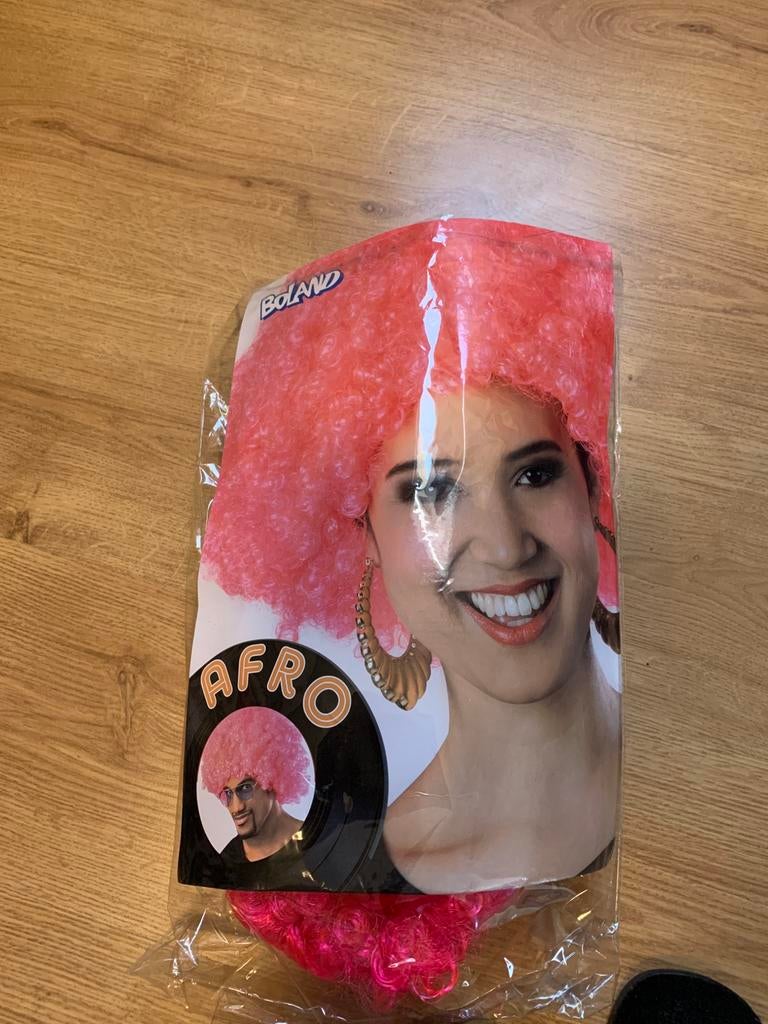 Afro roze pruik, Ophalen, Zo goed als nieuw