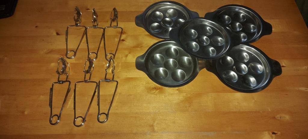 Cassolettes à escargots avec pinces à escargots, Enlèvement