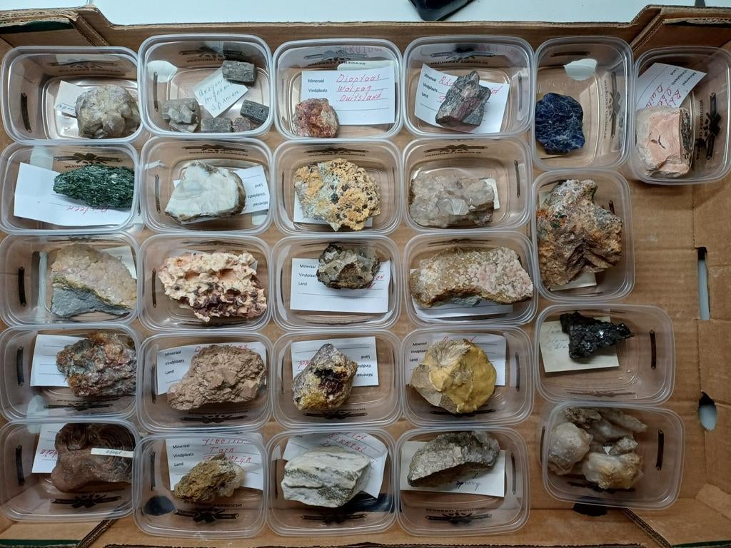 Lot de 25 boîtes à minéraux (part 1), Enlèvement ou Envoi, Minéral