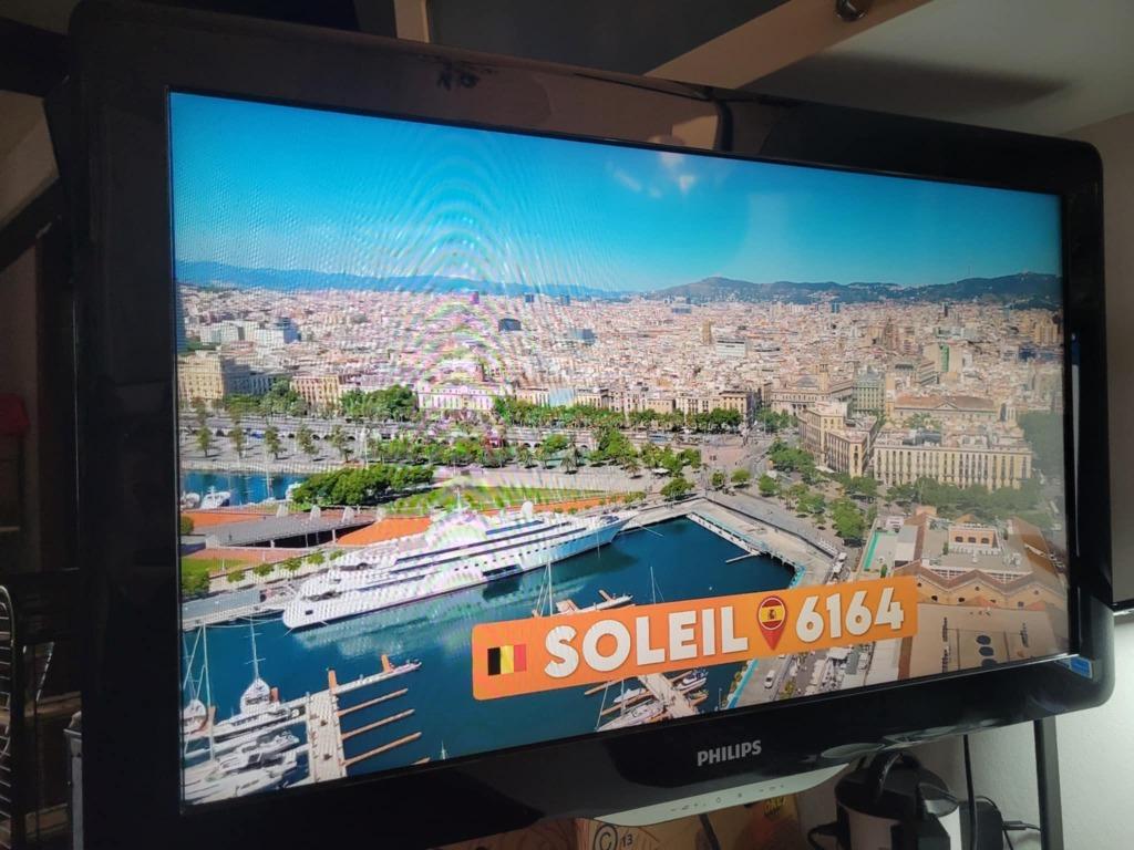 Philips TV met tv-houder aan de muur (de set), Audio, Tv en Foto, Televisies, Ophalen, Philips, 50 Hz, LCD