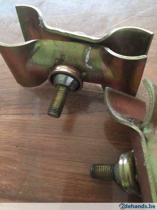 Werfhekken beugels staan nu met moer 3 stuks nog beschikbaar, Ophalen of Verzenden, Gebruikt