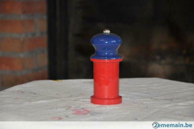 moulin au poivre rouge et bleu, Enlèvement ou Envoi, Utilisé