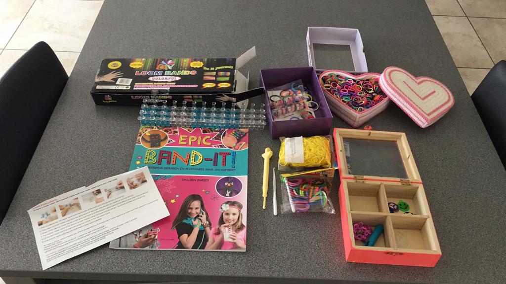 Loom bands en gekleurde rekjes., Enlèvement, Comme neuf
