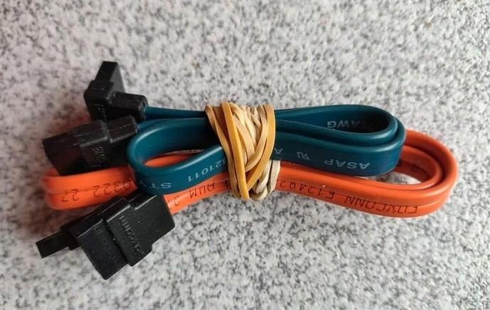 Lot de cable sata  (grand+moyen)  marque foxconn - occasion.