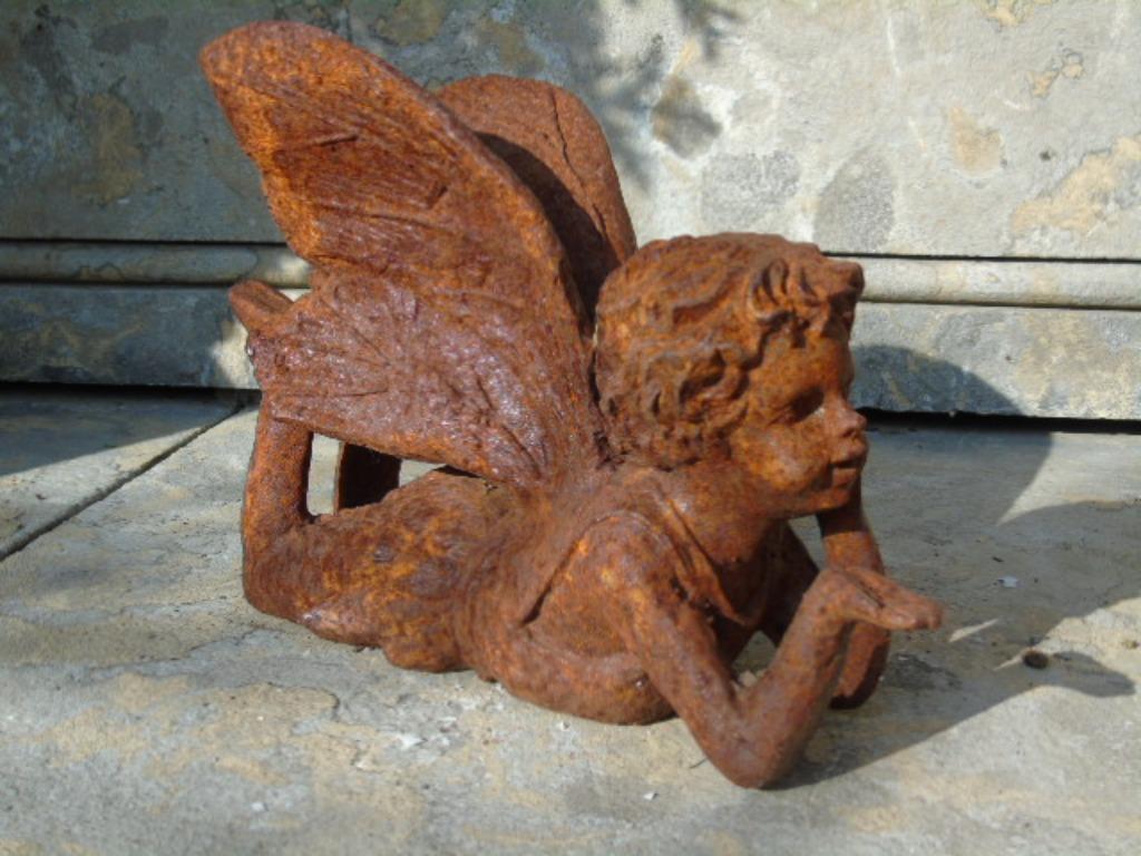 statue elfe coucher en fonte patinée rouillé ., Jardin & Terrasse, Décoration murale de jardin, Neuf, Enlèvement