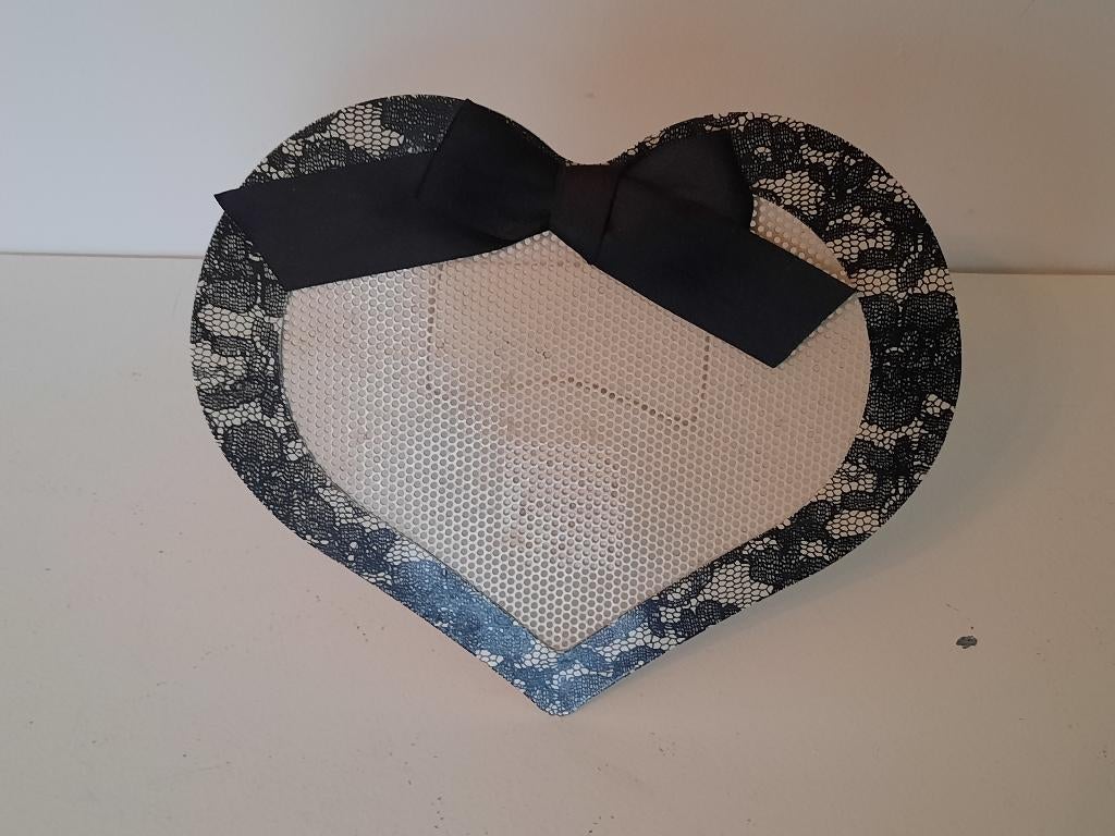 hartje / staander voor oorbellen, Handtassen en Accessoires, Ophalen, Zo goed als nieuw