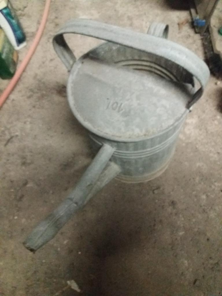 metalen gieter, Ophalen
