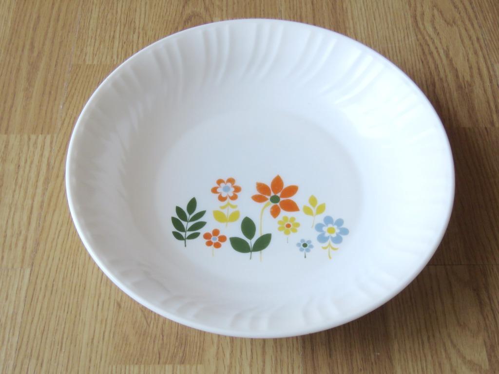 vintage arcopal grande assiette profonde motifs fleuris, Enlèvement ou Envoi, Utilisé, Récipient(s)