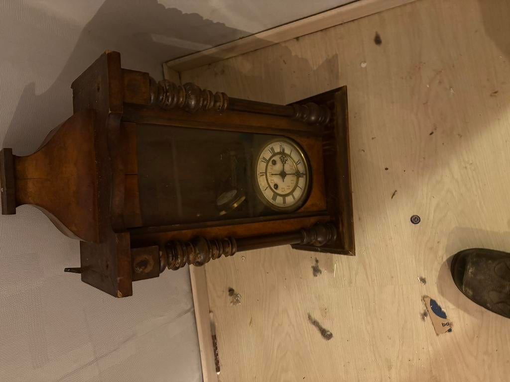 Horloge ancienne, Enlèvement