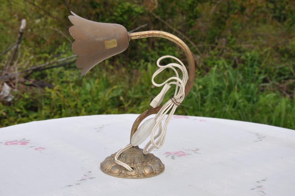 lampe avec bobeche tulipe  en metal cuivré, Antiquités & Art, Enlèvement ou Envoi