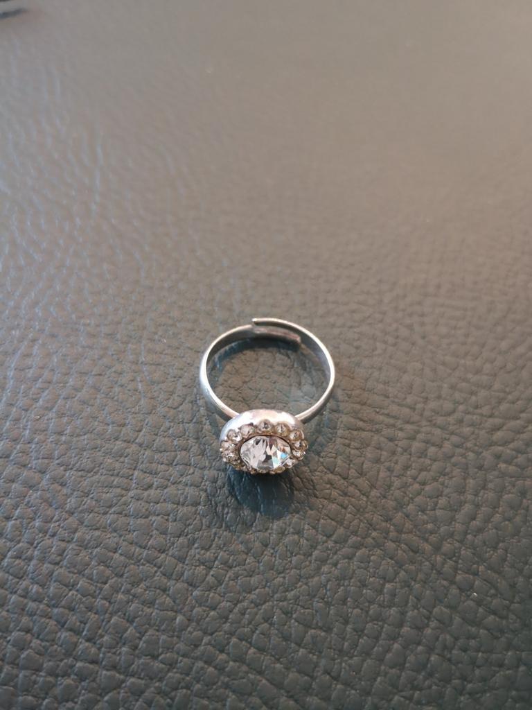 ring met Swarovski steentjes, Ophalen of Verzenden, Zo goed als nieuw