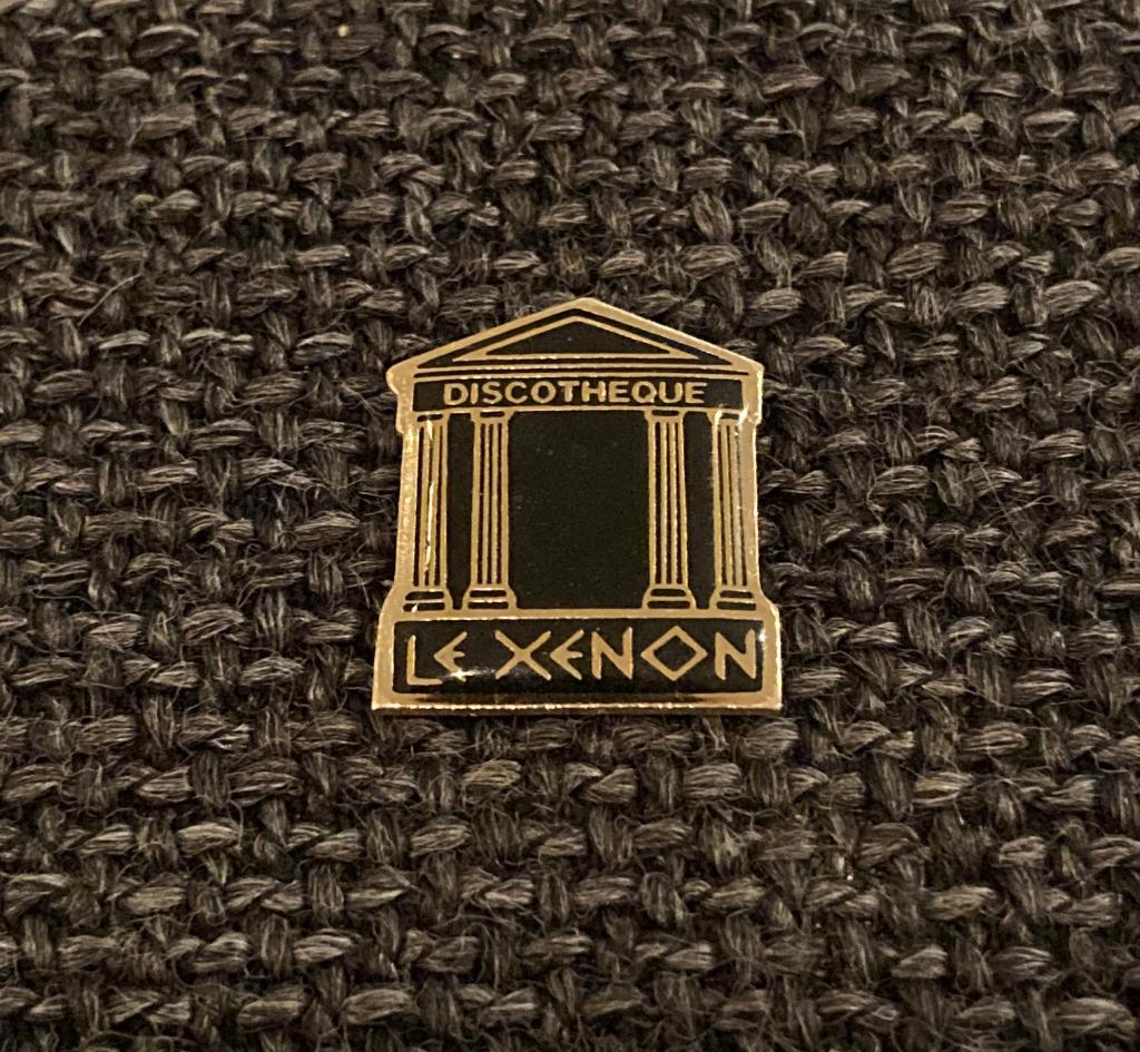 PIN - DISCOTHEQUE LEXENON, Collections, Envoi, Utilisé, Autres sujets/thèmes, Insigne ou Pin's