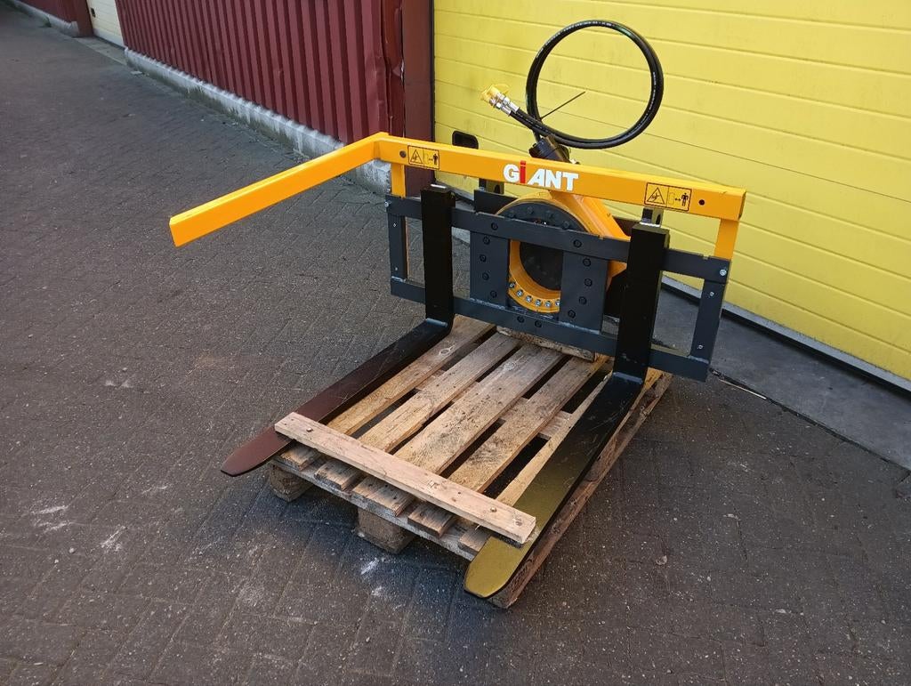 Benne basculante/rotateur adapté à GIANT, Enlèvement