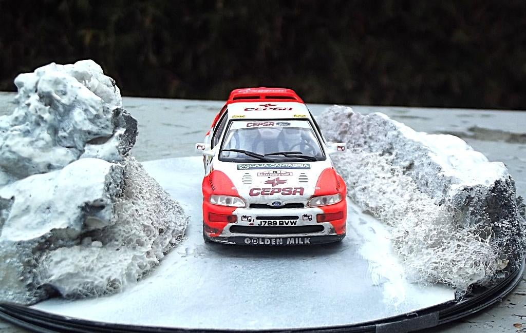 Diorama Ford Escort RS Cosworth J. PURAS Monte-Carlo 1994, Enlèvement, Utilisé, 1:35 à 1:50, Diorama