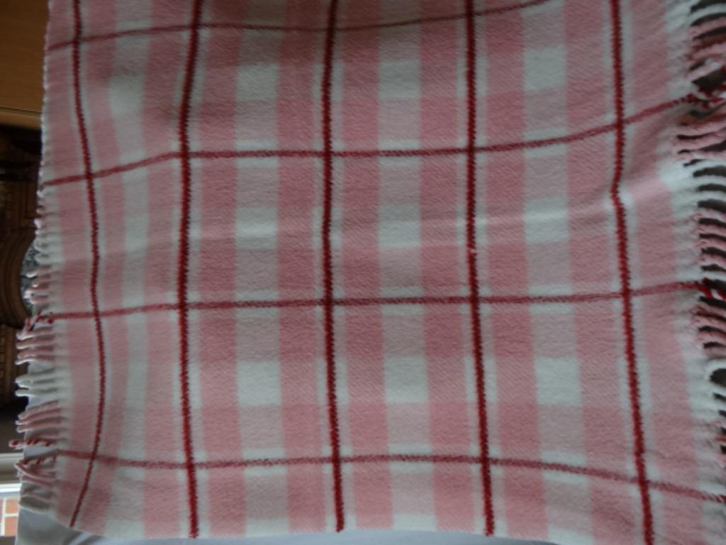couverture poussette Couleur: rose Dimensions: 75x100, Enlèvement ou Envoi, Comme neuf, Couverture