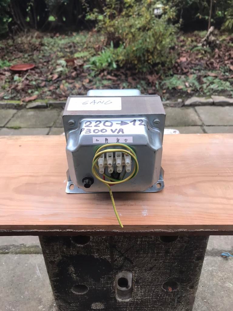 Transformator 220v  naar 12 volt, Elektronische apparatuur, Ophalen of Verzenden