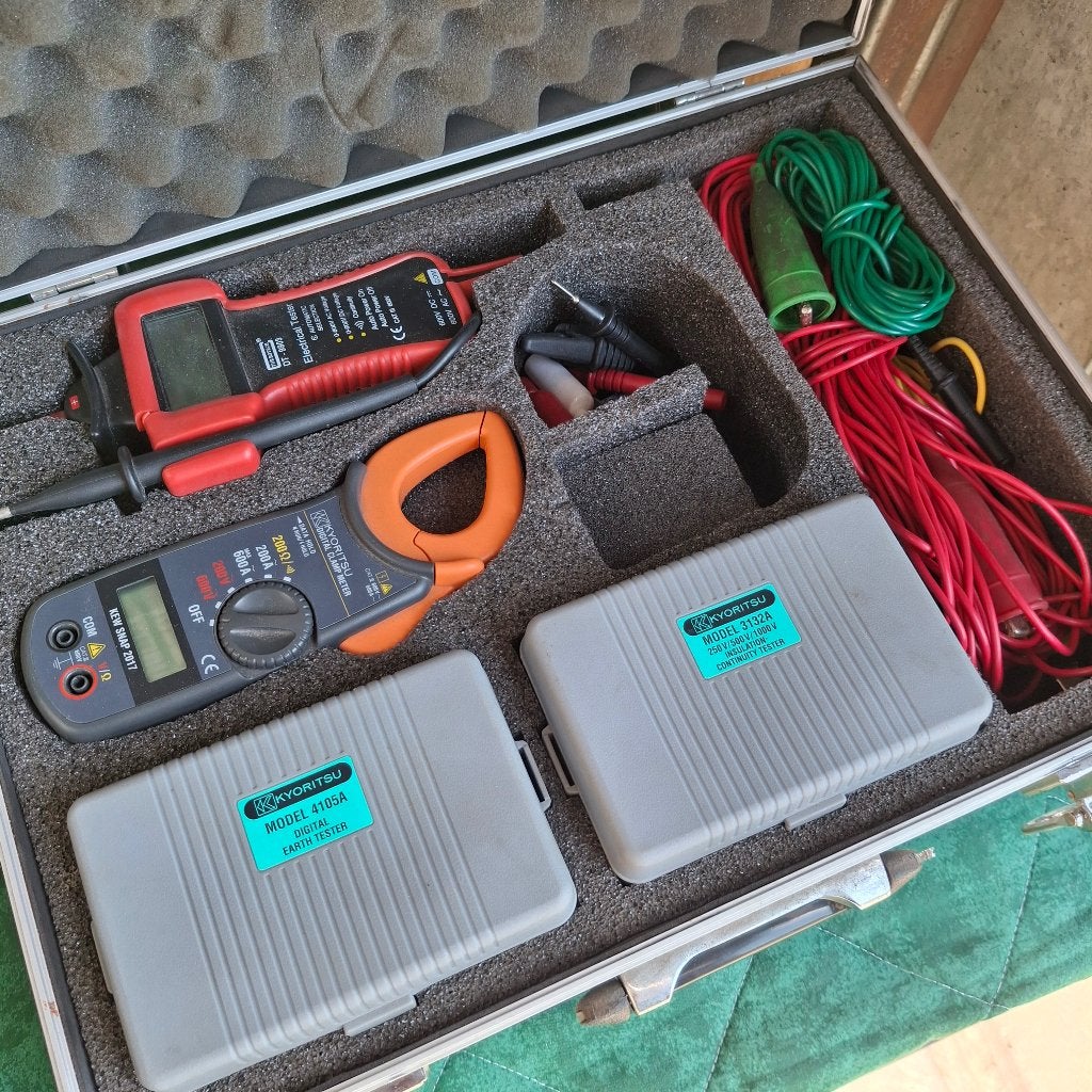 Étui de mesure pour appareils de mesure Kyoritsu, Bricolage & Construction, Instruments de mesure, Utilisé, Électricité, Enlèvement ou Envoi