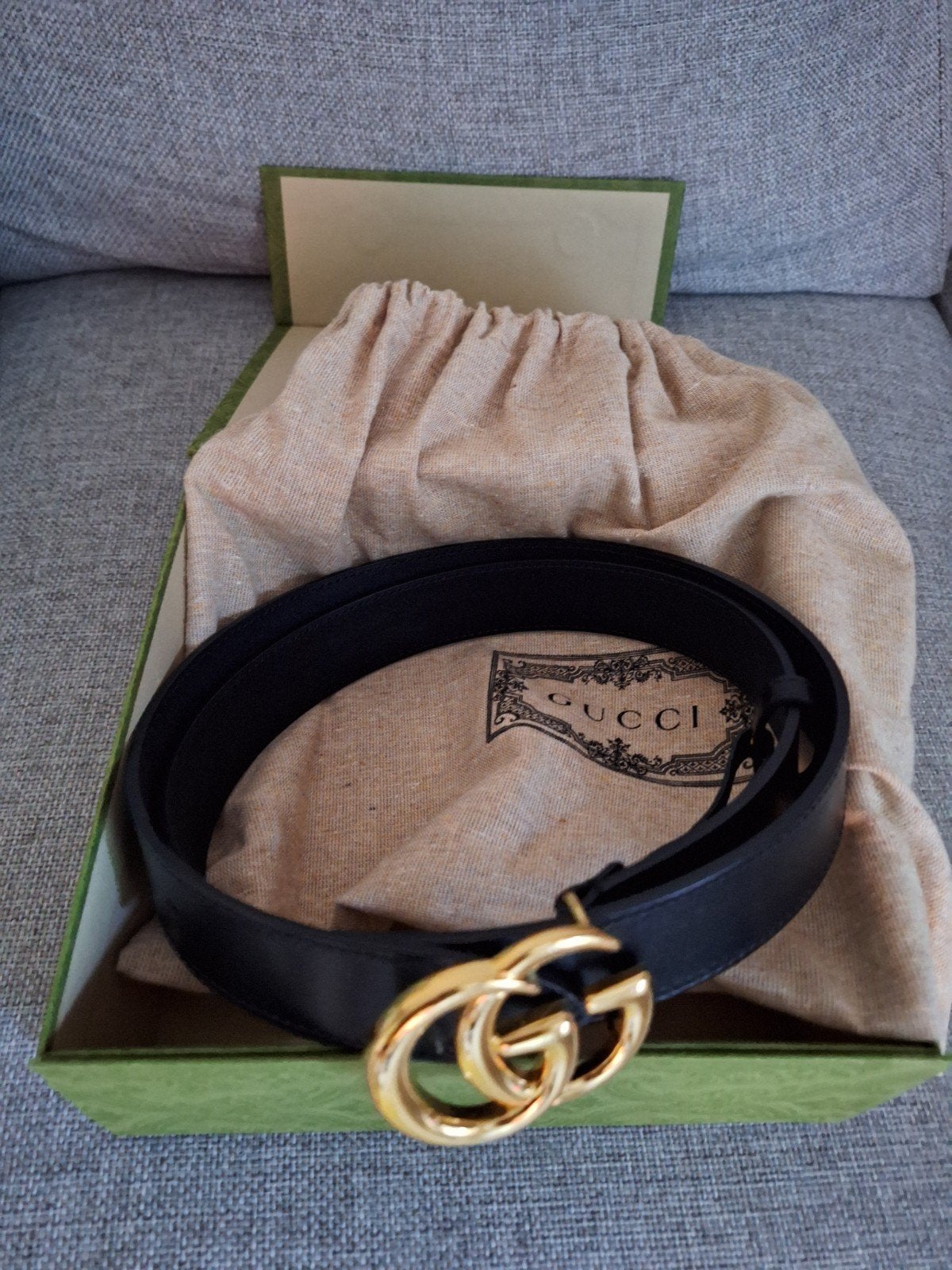 Gucci belt, Enlèvement