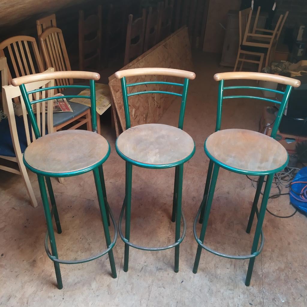 3 Tabourets, 3 tabourets, Enlèvement