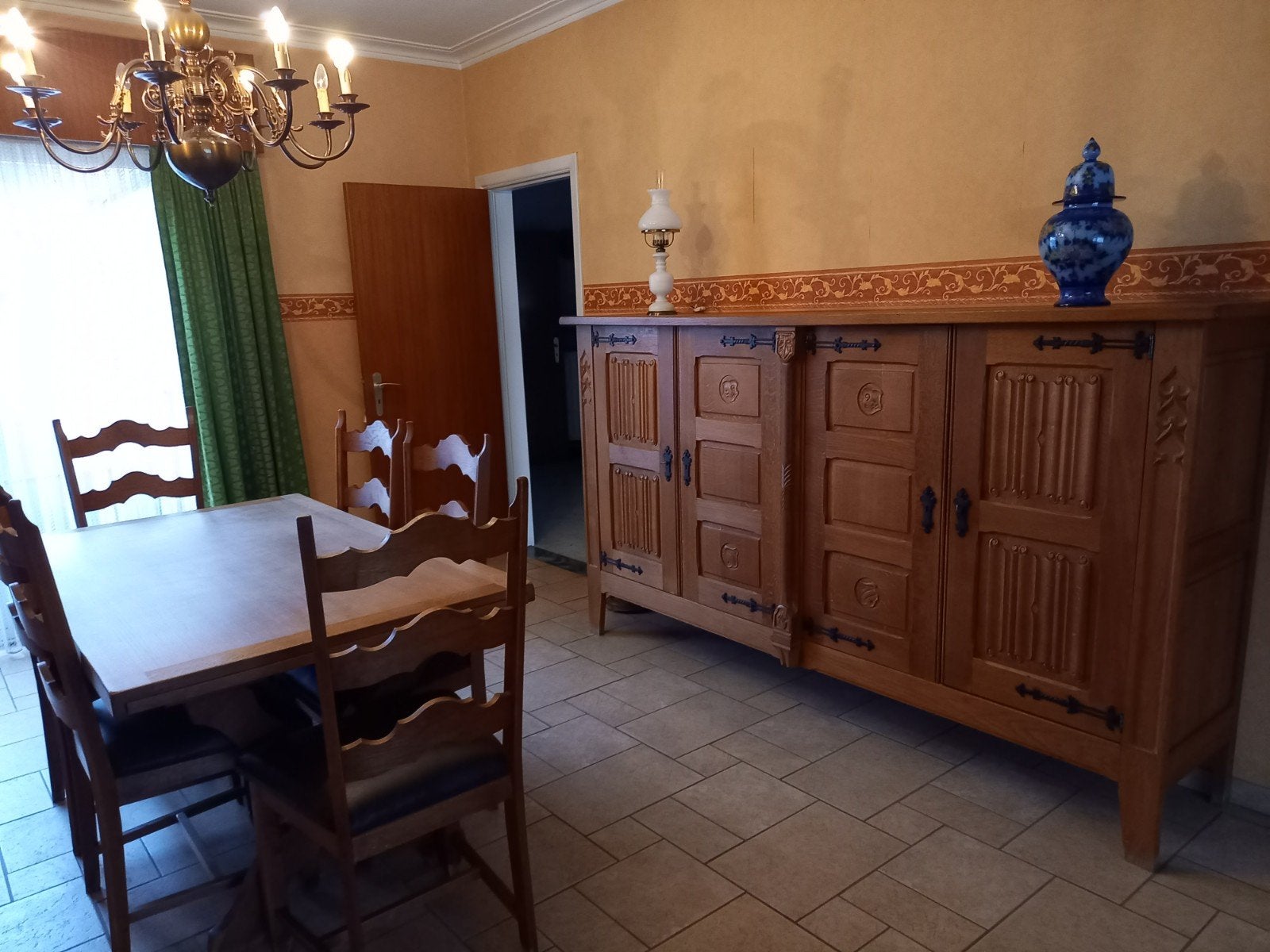 Eetkamer in eik, Ophalen