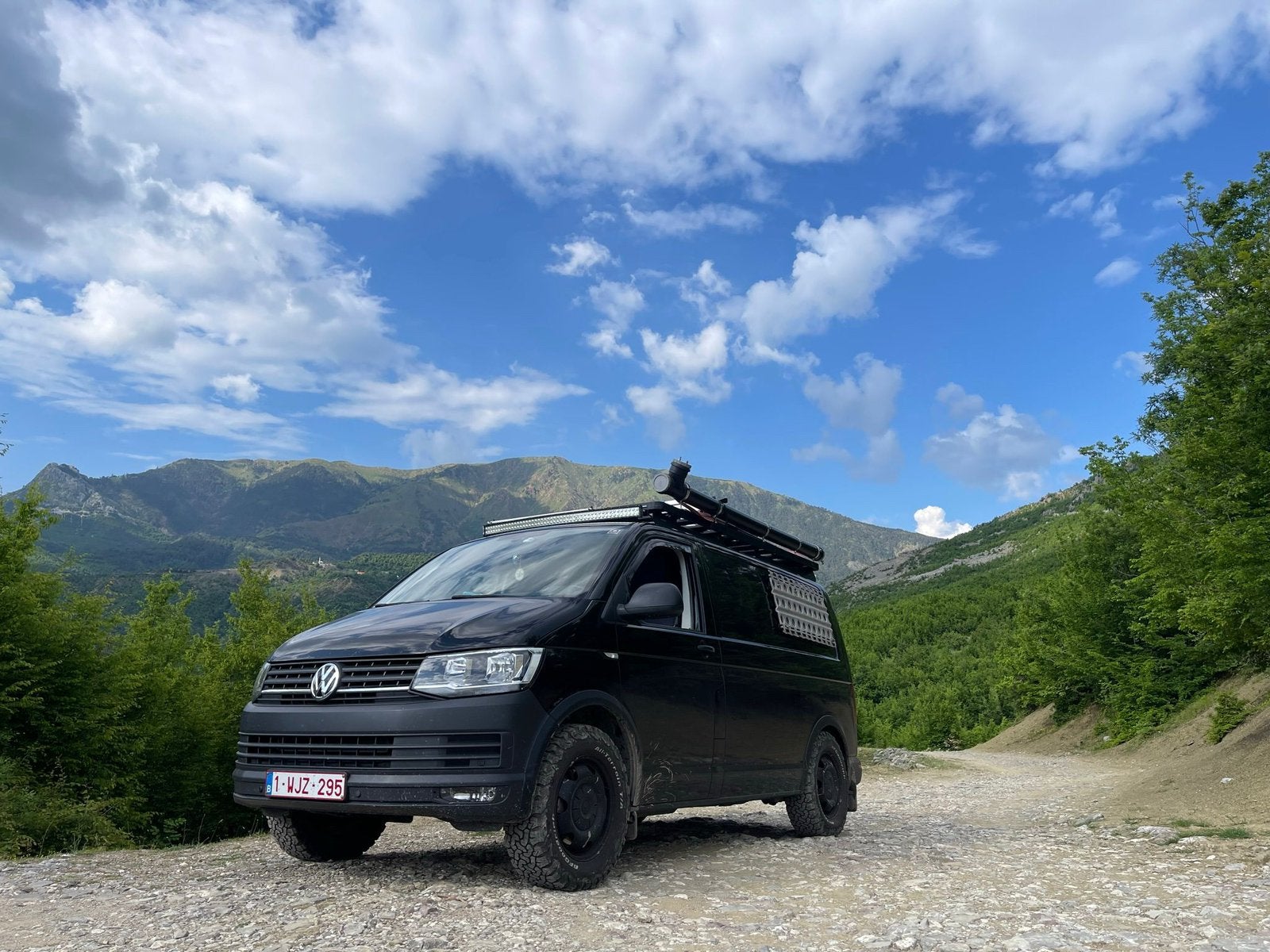 Volkswagen Transporter T6 Camper – 204 PK DSG – Offroad Look, Auto's, 4 deurs, Stof, Volkswagen, Zwart