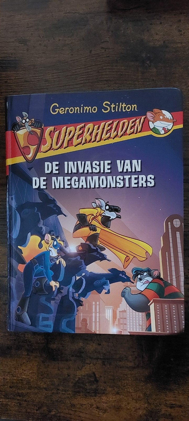 Geronimo Stilton - De invasie van de megamonsters, Ophalen, Geronimo Stilton