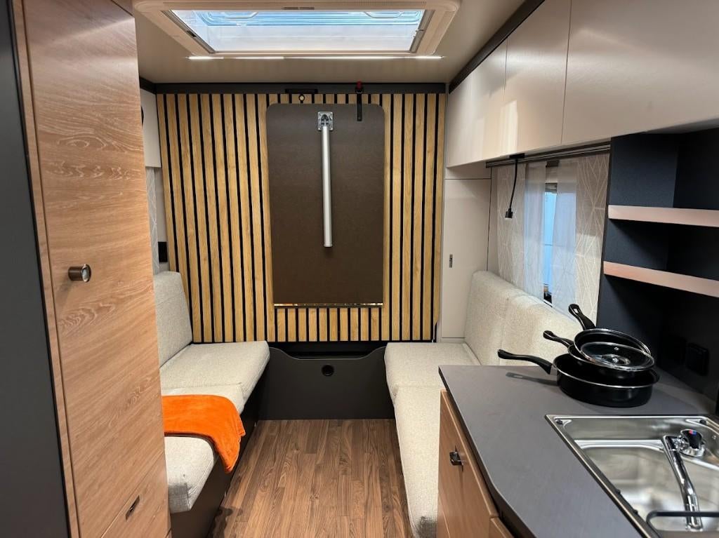 Knaus Yaseo 500 met mover,luifel, 7 tot 8 meter, Bedrijf, Treinzit, Dwarsbed