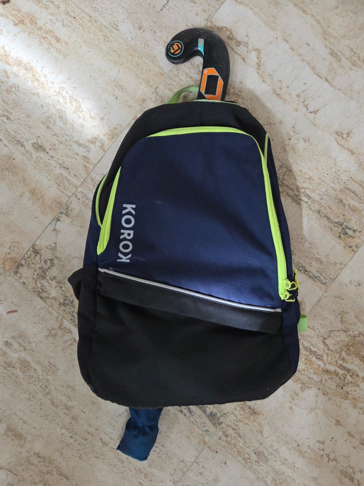 Sac à dos de hockey avec bâton, Enlèvement