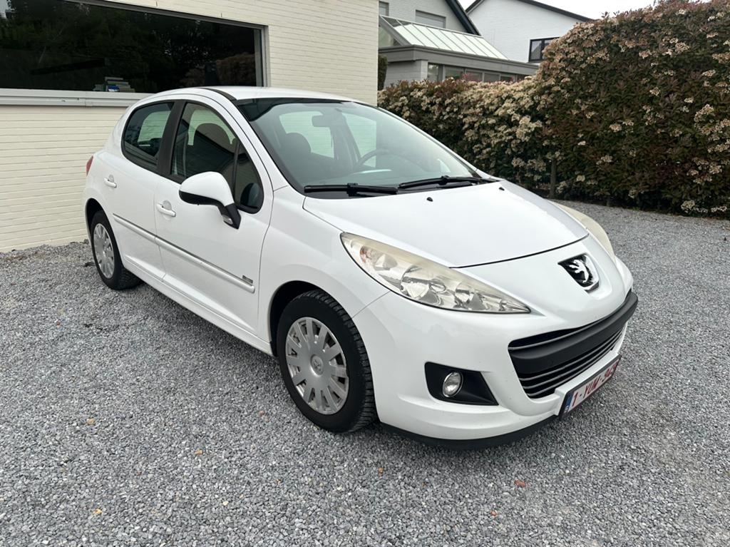 Peugeot 207 1.6 HDI 2011 98G, Auto's, Peugeot, Voorwielaandrijving, Euro 5, Stof, Zwart