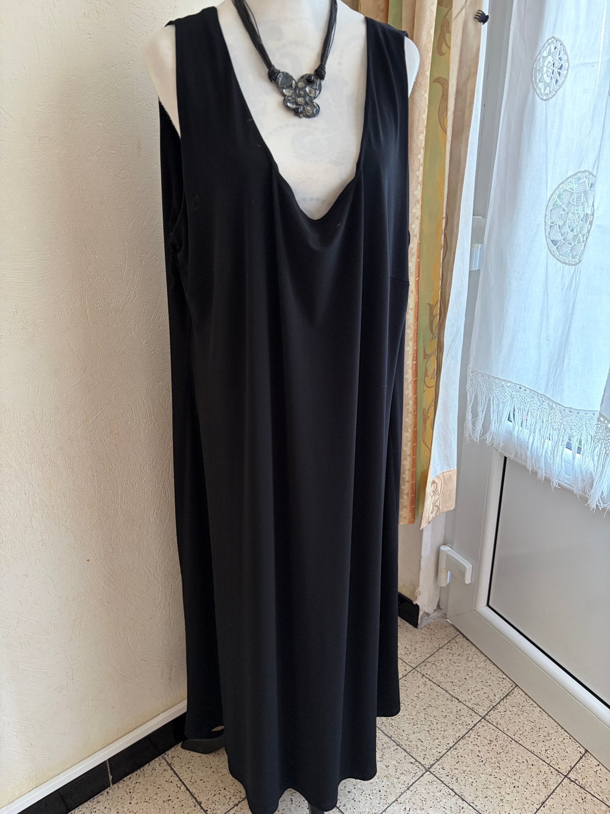 Robe longue fluide noire Taillissime – Taille 56-58, Vêtements | Femmes, Grandes tailles, Enlèvement ou Envoi, Comme neuf, Noir