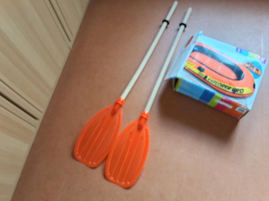Opblaasbare boot met roeispanen, Watersport en Boten, Overige Watersport en Boten, Ophalen, Zo goed als nieuw