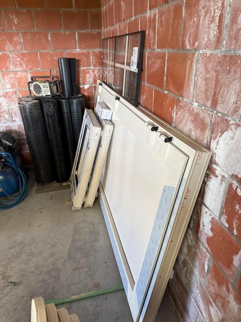 NIEUWE  garagedeur + 2 ramen, kleur: crème wit, Ophalen, Garagedeur