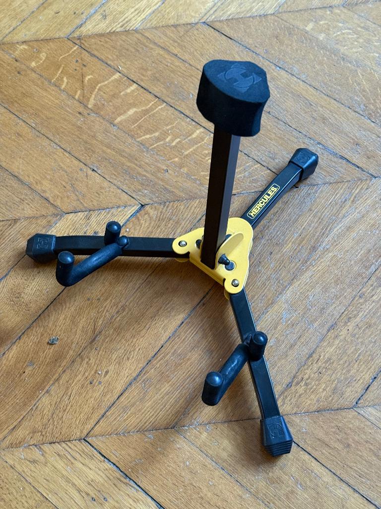 Gitaarstatief Hercules Mini, Muziek en Instrumenten, Ophalen of Verzenden, Zo goed als nieuw, Instrumentstandaard, Gitaar