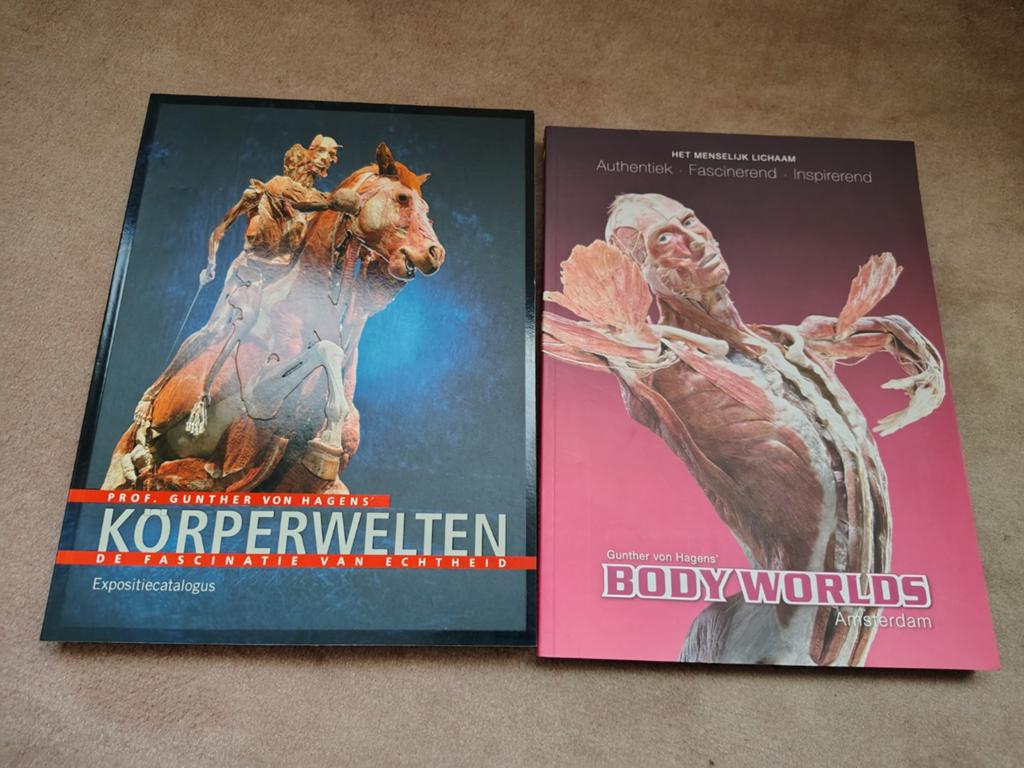 2 boeken Korperwelten / Bodyworlds, Boeken, Ophalen of Verzenden