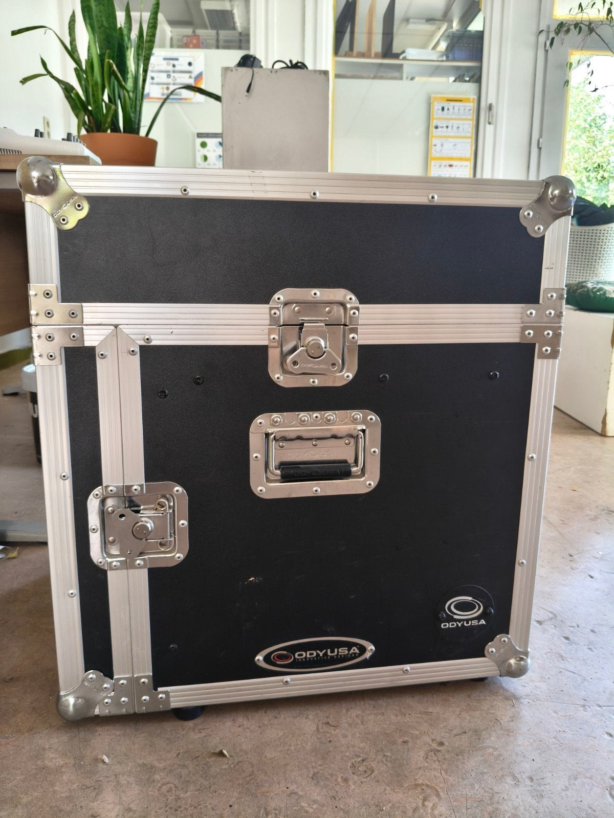 iMultimix8 USB - Alesis - flightcase Odyusa, Ophalen, Flightcase