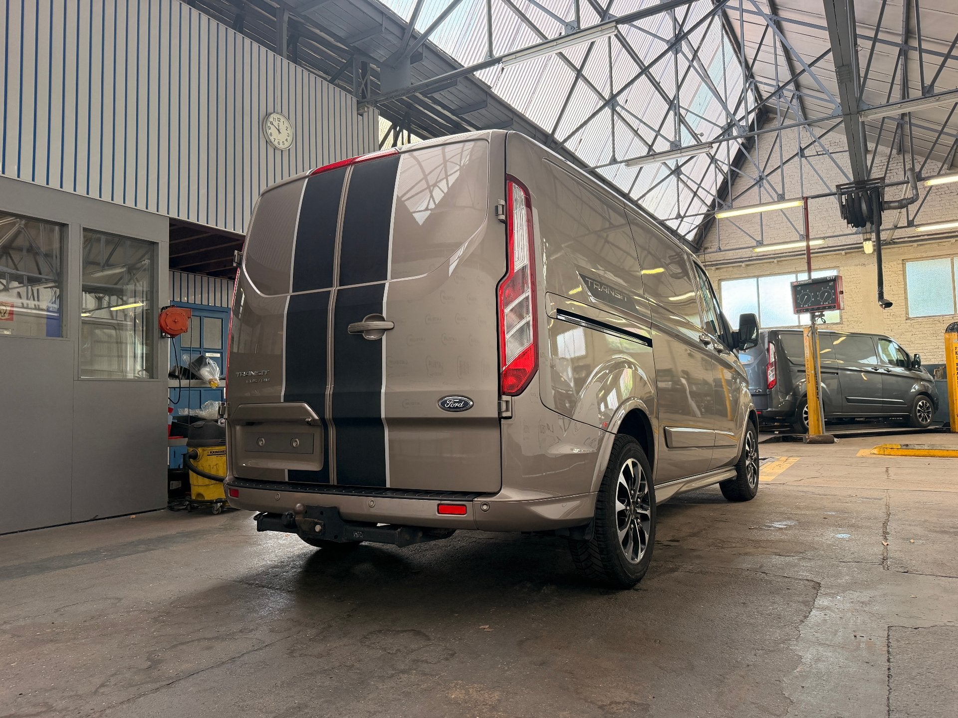 Ford Transit Custom 320S Gesloten bestelwagen L1 Sport A6 2., Autos, Achat, Carnet d'entretien, Autres couleurs, Diesel