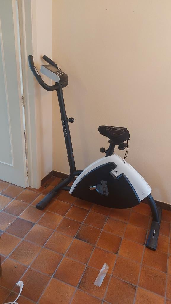 Vélo d'appartement électrique.  Très bon état., Enlèvement