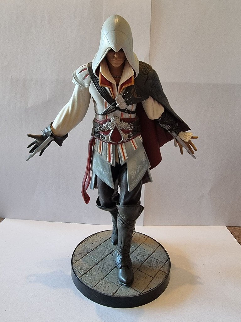 Ezio Auditore Assassins Creed 2 (White Edition), Ophalen of Verzenden, Zo goed als nieuw, Fantasy