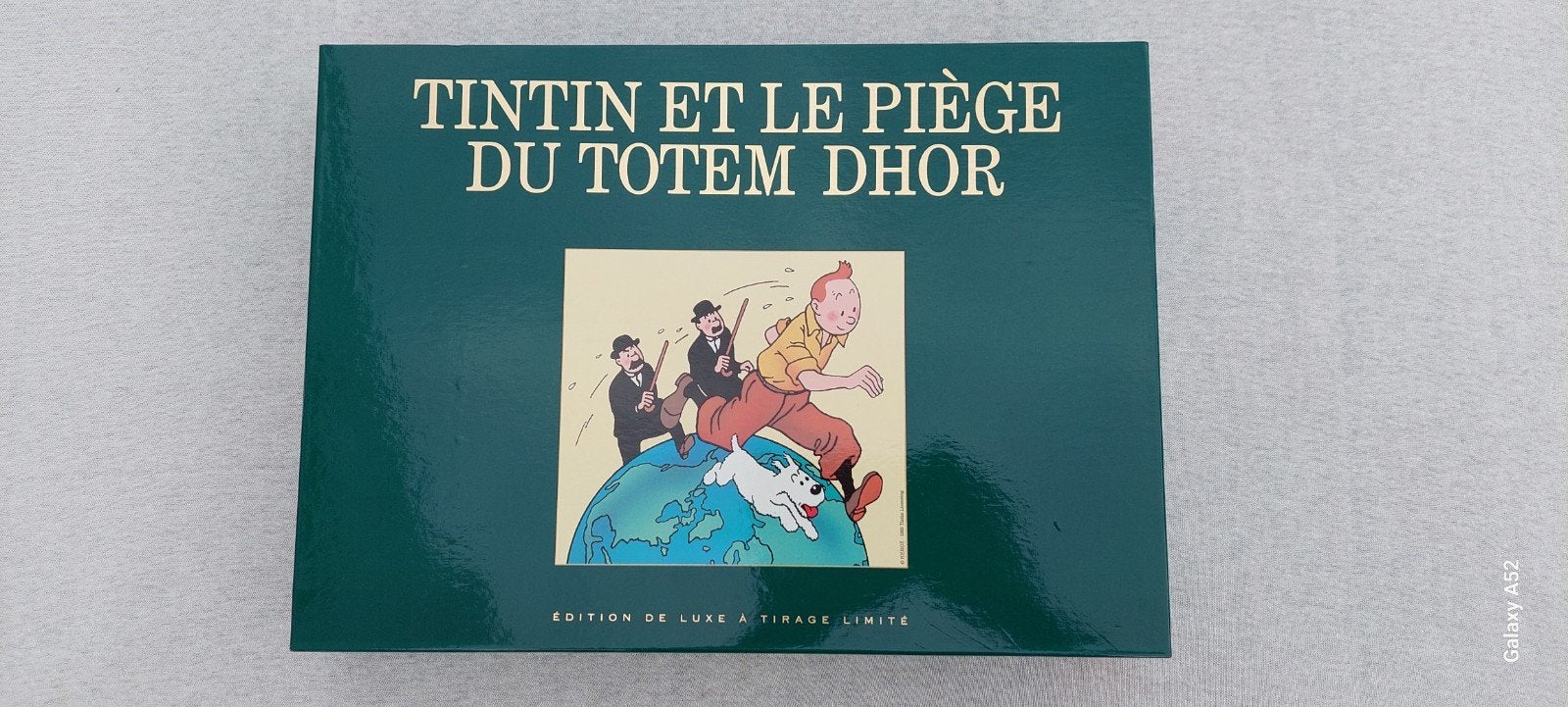 tintin et le piege de totem dhor, Hobby en Vrije tijd, Ophalen of Verzenden, Zo goed als nieuw