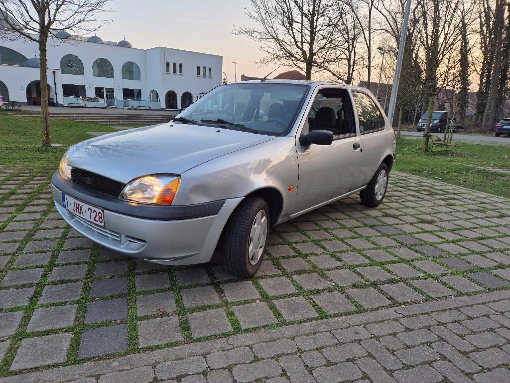 Ford Fiesta 2002 109487 km, Autos, Ford, Particulier, Fiësta, Essence, Euro 4, Hatchback, 3 portes, Boîte manuelle, Argent ou Gris