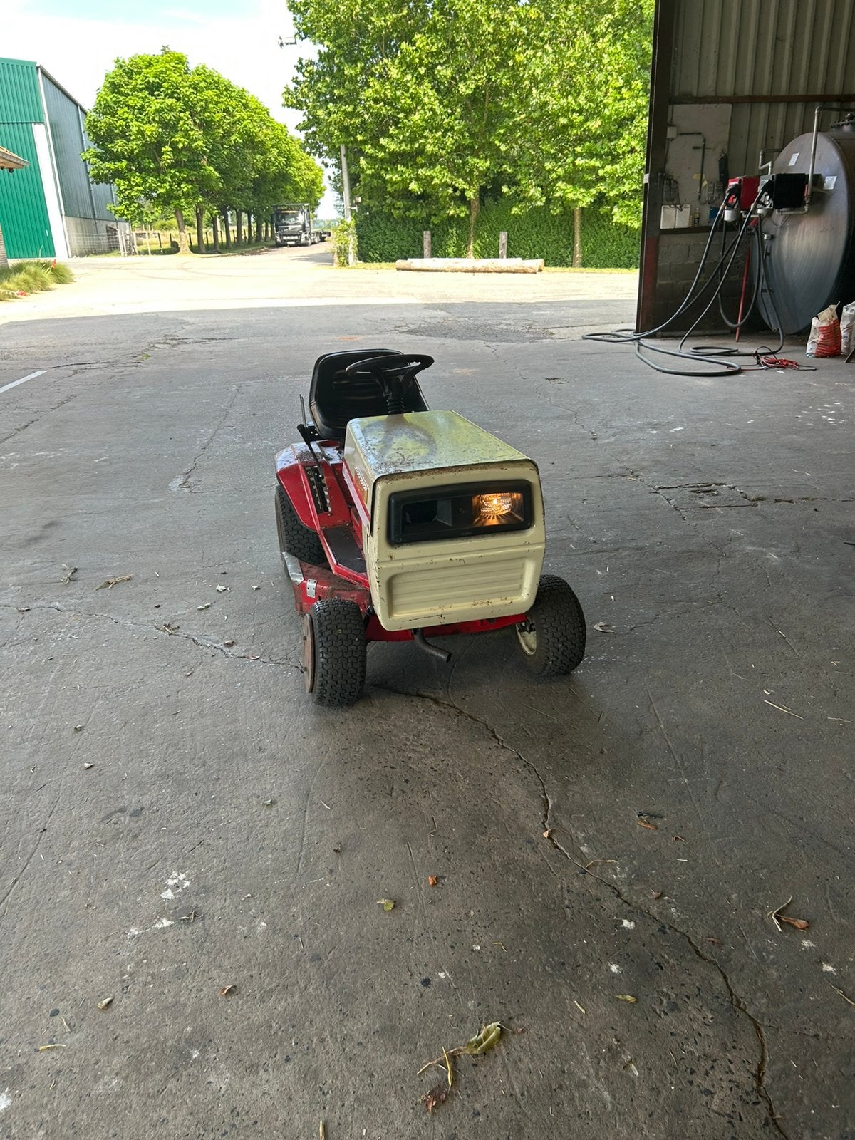 Zitmaaier yard man, Enlèvement, Utilisé, Démarrage électrique, 90 à 120 cm