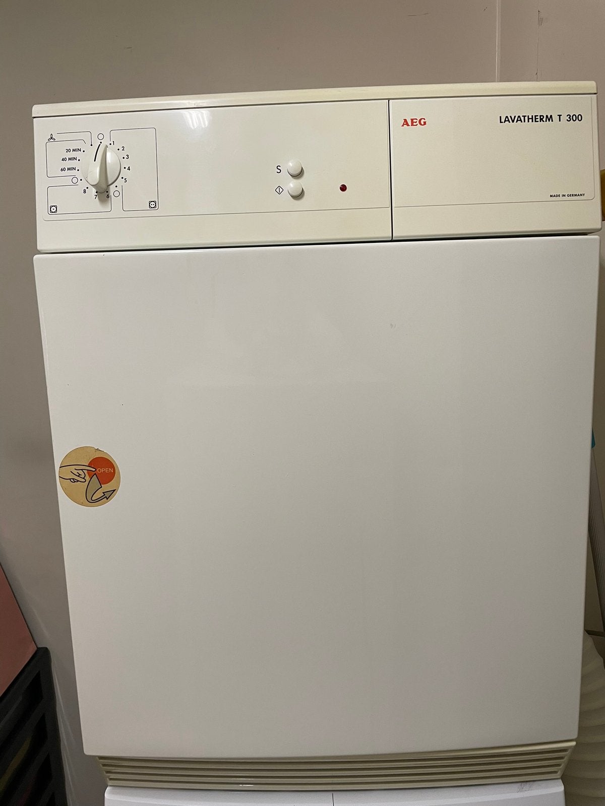 Droogkast, Elektronische apparatuur, Ophalen, Luchtafvoer, 4 tot 6 kg, Zo goed als nieuw
