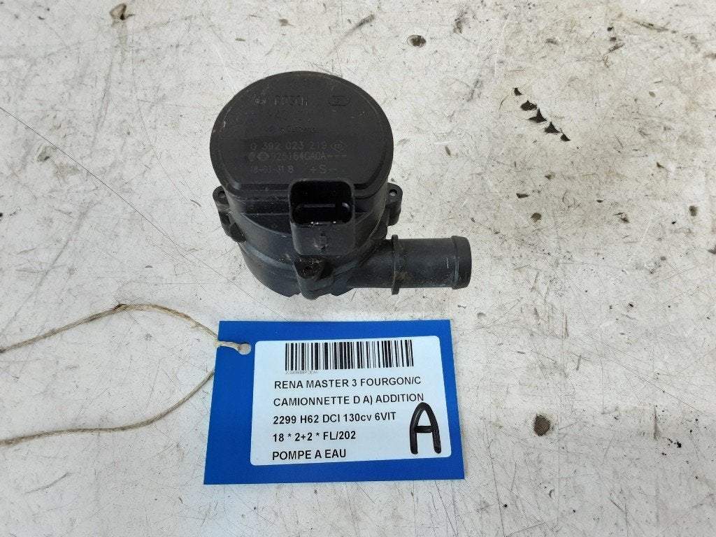 POMPE A EAU Renault (925164GA0A), Utilisé, Renault