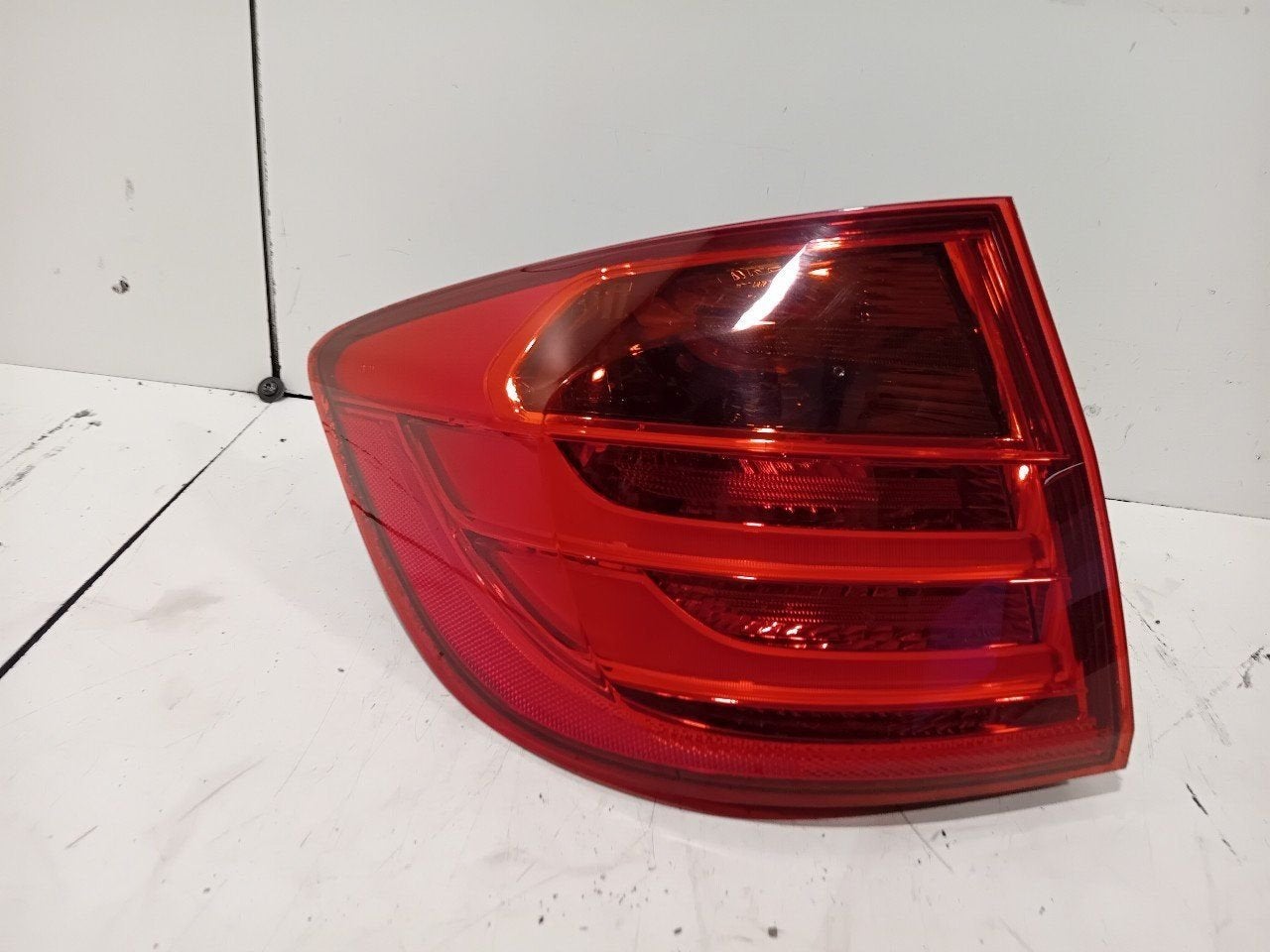 Achterlicht links buiten BMW 3 serie, Onderdelen@venauto.nl, Van der Ven Autorecycling B.V., Ettenseweg 76, 4706 PB Roosendaal, The Netherlands